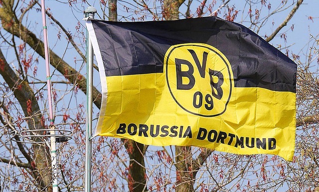 Holstein Kiel schlägt Borussia Dortmund