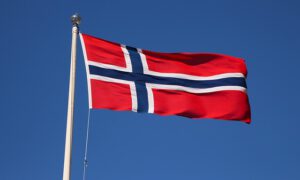 Norwegische Flagge im Wind